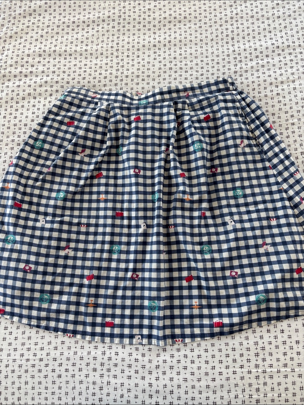 Yumi cotton skirt, blue/white check, travel motif, lined, elastic back, size 12